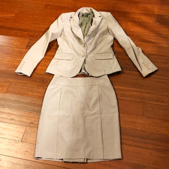 Womens brown suit - Picture 1 of 4